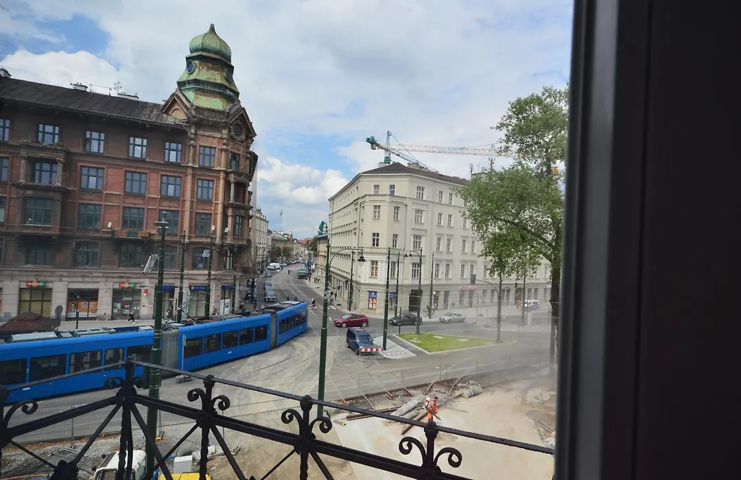 Royal Castle Apartments-1